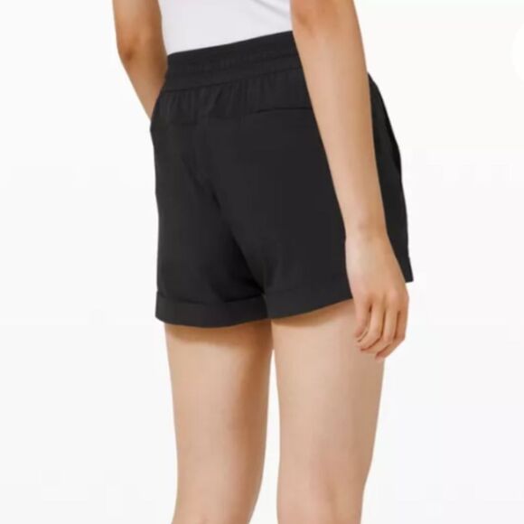 Lululemon Spring Break Away MR Short 3" Women's Black Shorts W7BFYS Size 6 - Picture 3 of 9